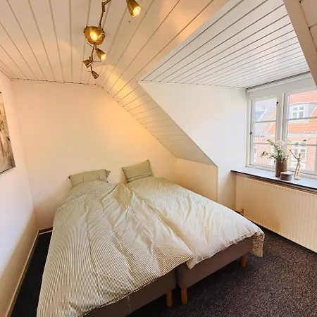 Dejlig Hus I Hjertet Af Med Egen Terrasse Og Alt Du Behover Som Handklaeder Og Sengelinned * Varde