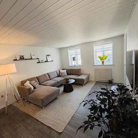 Dejlig Hus I Hjertet Af Med Egen Terrasse Og Alt Du Behover Som Handklaeder Og Sengelinned *
