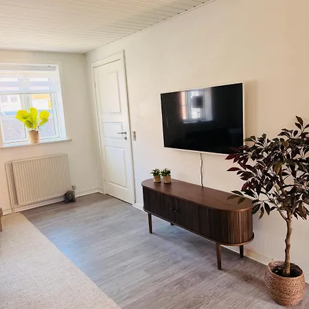 Villa Dejlig Hus I Hjertet Af Med Egen Terrasse Og Alt Du Behover Som Handklaeder Og Sengelinned