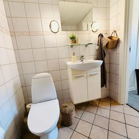 Dejlig Hus I Hjertet Af Med Egen Terrasse Og Alt Du Behover Som Handklaeder Og Sengelinned Varde