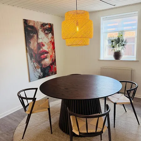Dejlig Hus I Hjertet Af Med Egen Terrasse Og Alt Du Behover Som Handklaeder Og Sengelinned * Varde