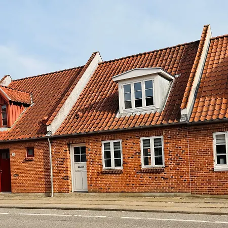 Dejlig Hus I Hjertet Af Med Egen Terrasse Og Alt Du Behover Som Handklaeder Og Sengelinned Varde